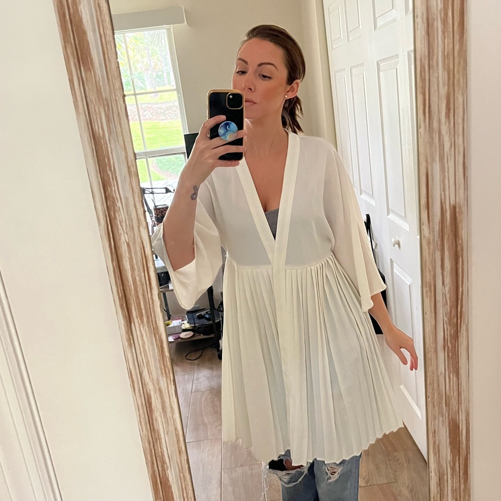 NWOT white pleated Kimono style cover up jacket kimchi blue